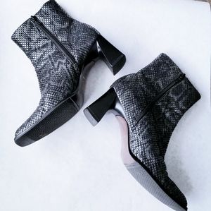 Naturalizer Shoes - Naturalizer gray snakeskin leather booties 7M Naturalizer Shoes - Naturalizer gray snakeskin leather booties 7M